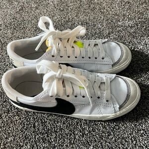 Men’s blazers low jumbo Nike symbol